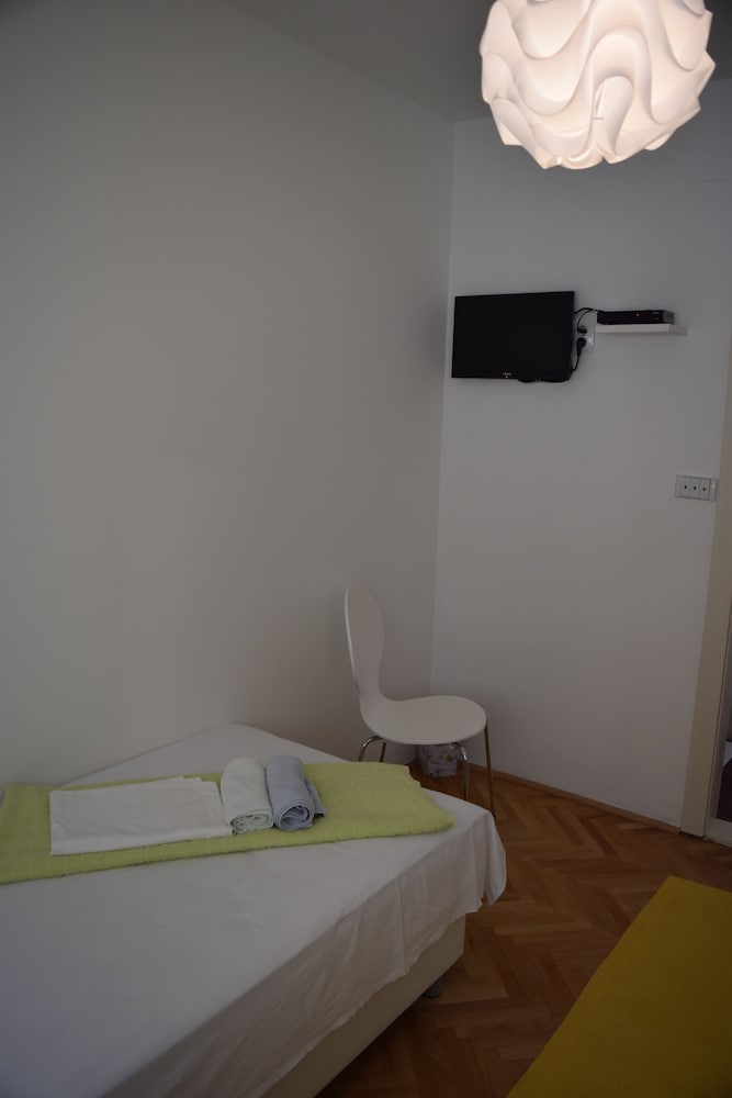 Einzelzimmer (mit Gemeinschaftsküche)