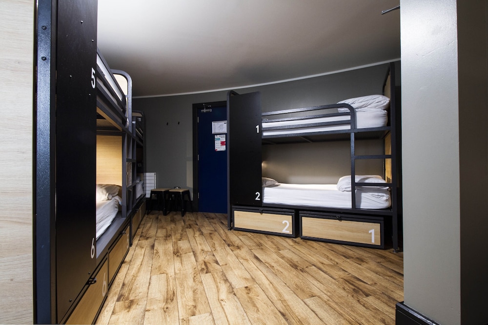 1 Bed In 8 Bed Mixed Dormitory Ensuite