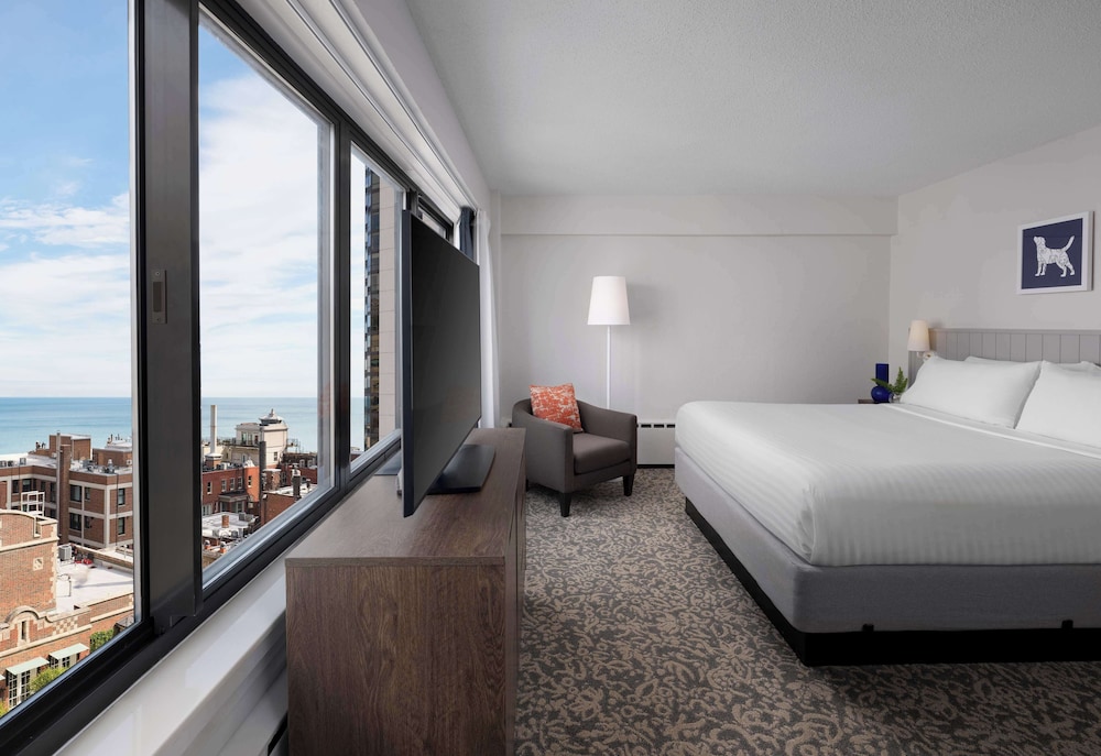 Deluxe Suite, Multiple Beds, Lake View (King and Queen Bed)