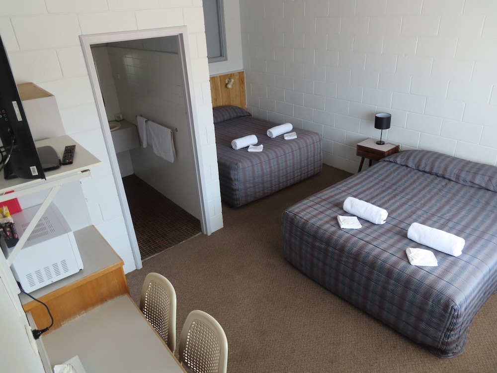 Standard Room, 2 Queen Beds photo 2