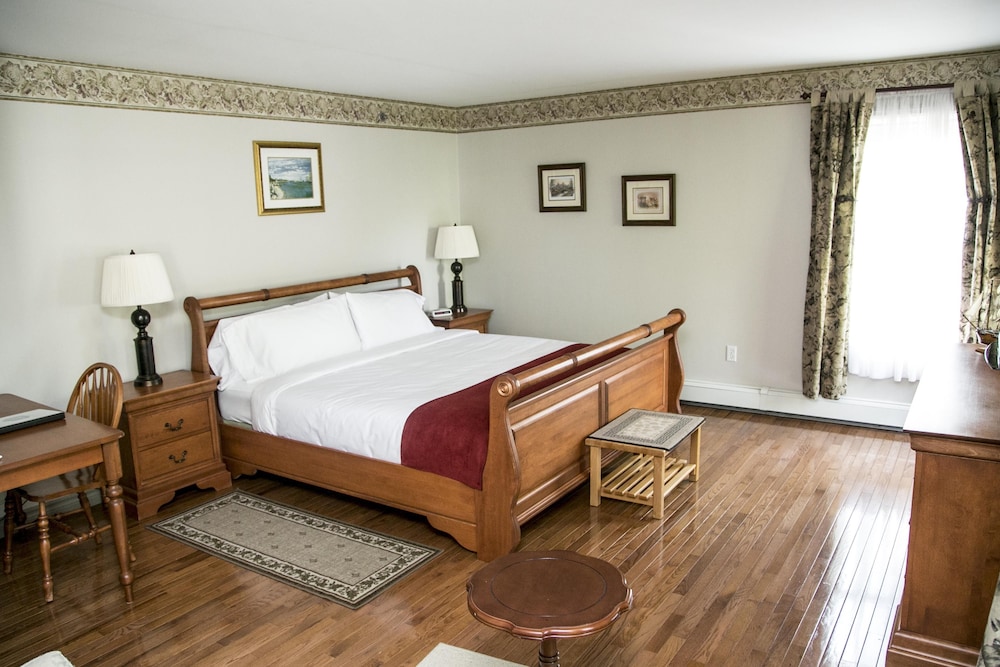 Executive Suite, 1 King Bed, Balcony photo 2