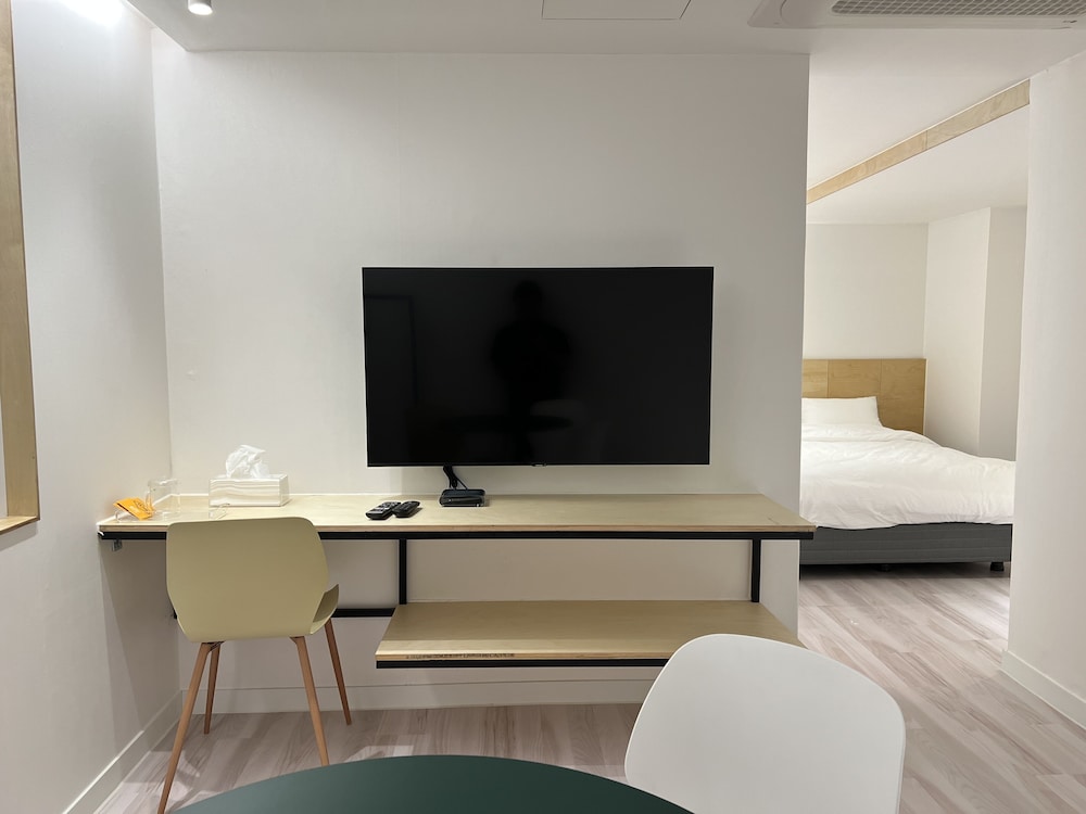 Twin Room - Photo 7