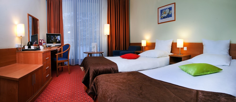 Standard Twin Room, 2 Twin Beds - Photo 2