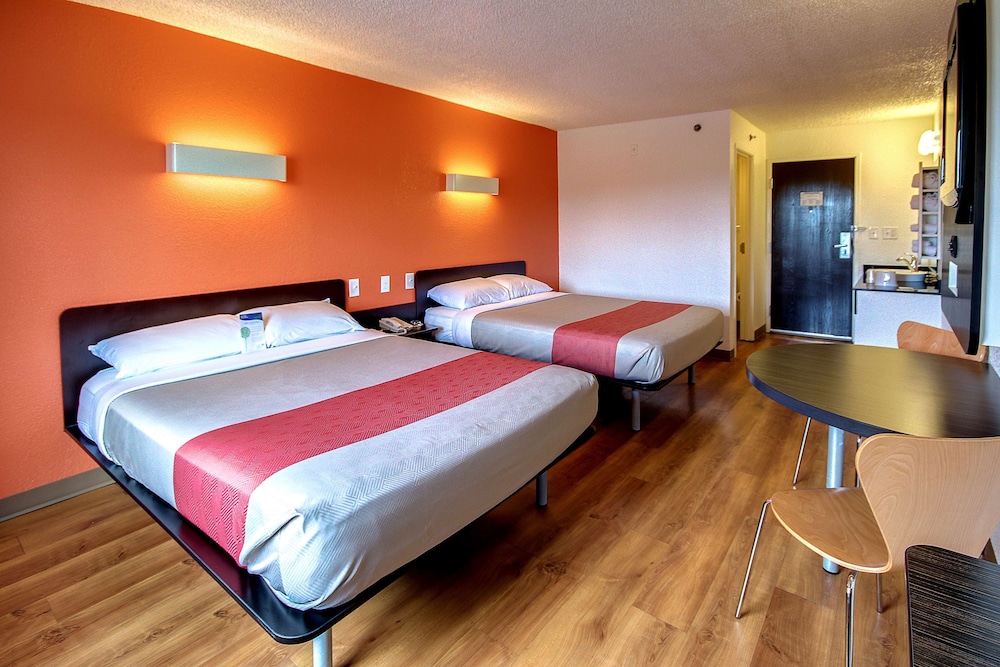 Standard Room, 2 Queen Beds, Non Smoking photo 3