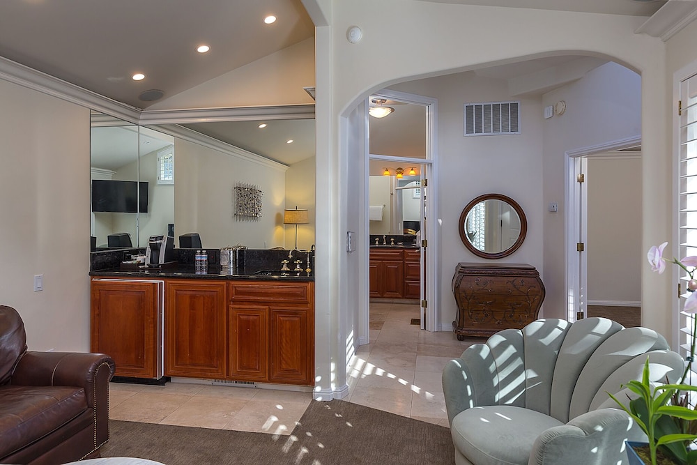Deluxe Suite photo 2