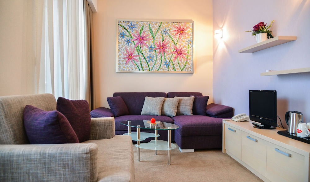 Suite - Photo 3