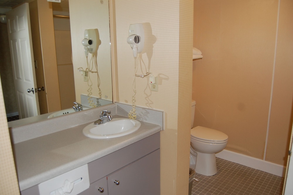 Suite, 2 Queen Beds, Fireplace - Photo 9