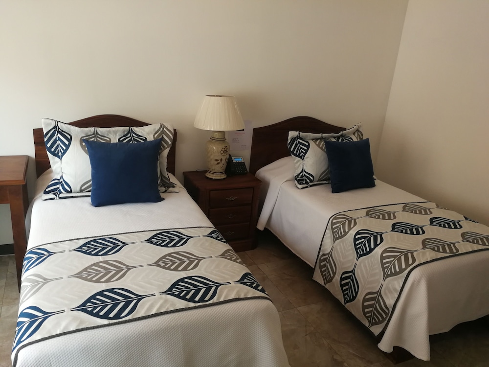 Standard Double Room, 2 Twin Beds, Non Smoking, Connecting Rooms photo 1