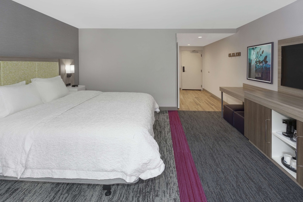 Room, 1 King Bed, Accessible, Bathtub photo 3