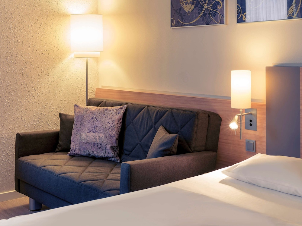 Standard Room, Multiple Beds - Photo 6