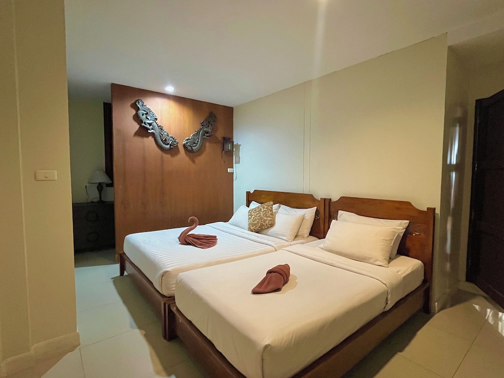 Deluxe Triple Room - Photo 11