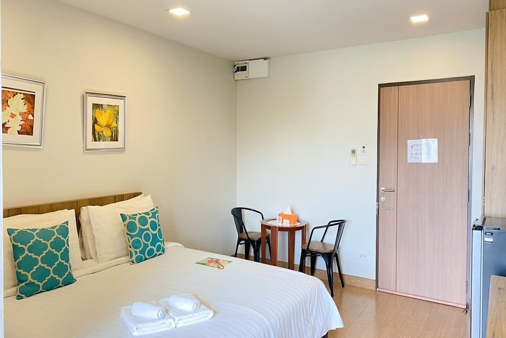 Corner King Room photo 1