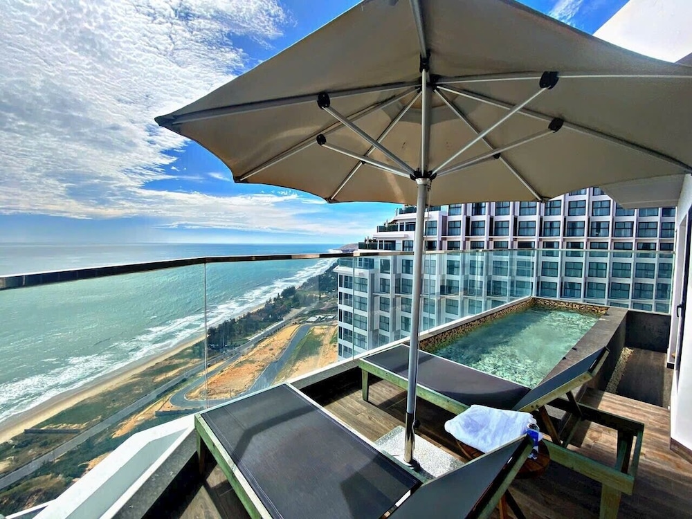 Romantic Penthouse, 2 Bedrooms, Private Pool, Ocean View photo 3