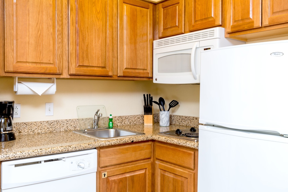 Suite, 2 Bedrooms, Kitchen - Photo 4