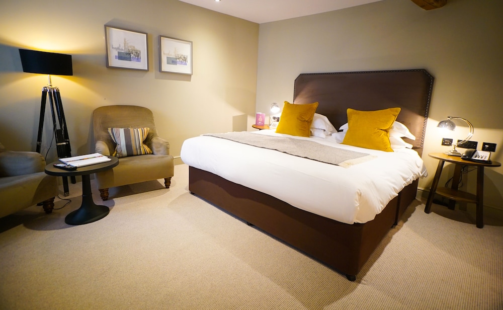 Standard Room, 1 King Bed photo 2