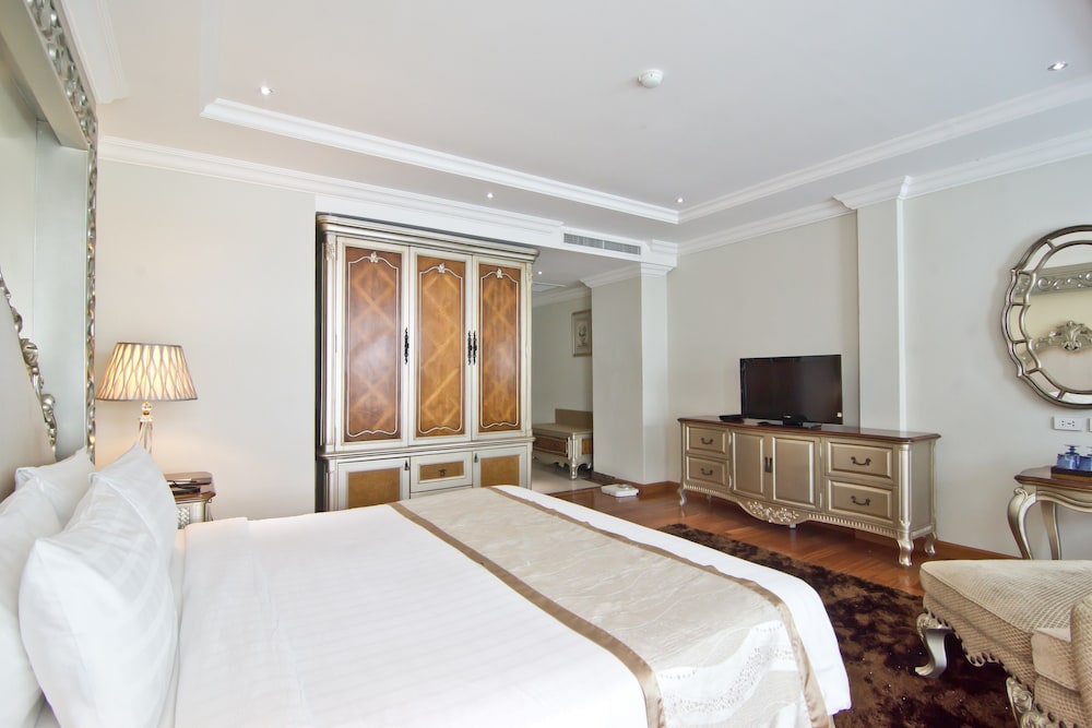 Superior Room, Jetted Tub, City View