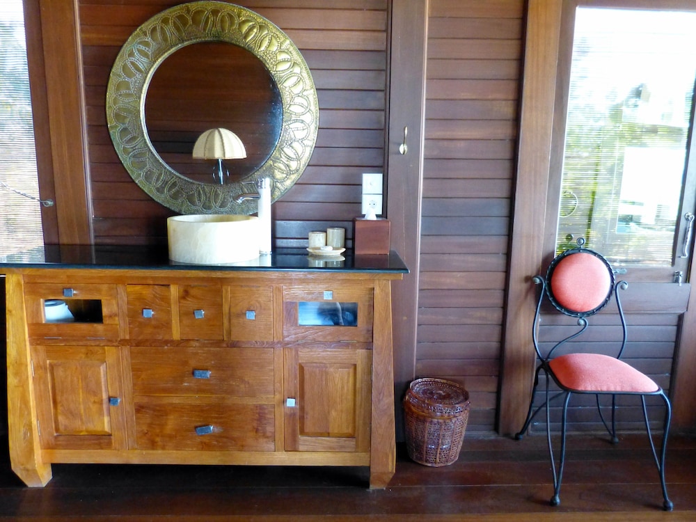 Honeymoon Suite - Photo 2