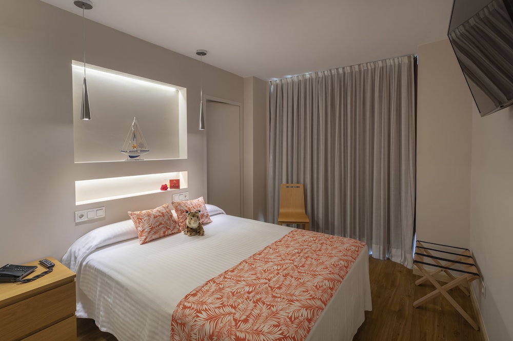 Basic Room (2 Adults) - Photo 2
