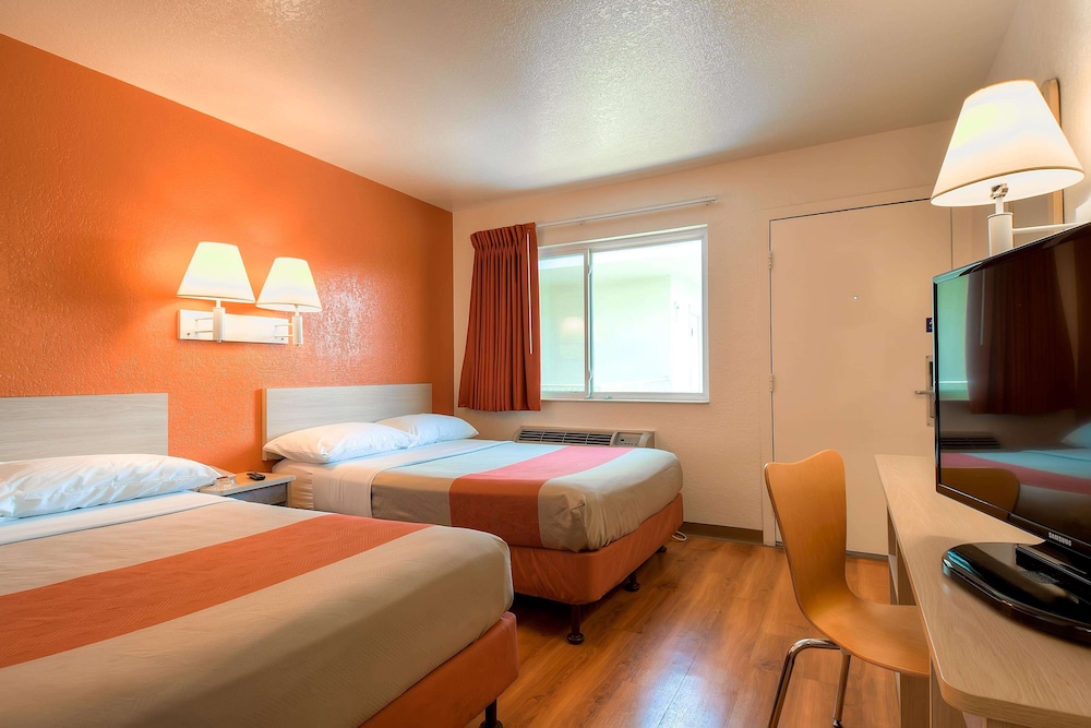 Deluxe Room, 2 Double Beds, Non Smoking, Refrigerator & Microwave