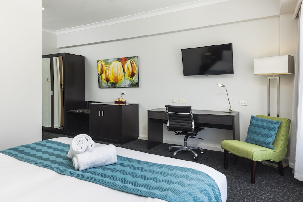 Superior Double Room thumbnail 6