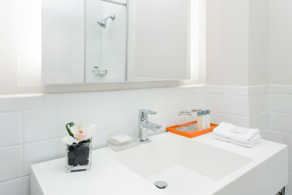 Studio Suite, 2 Double Beds with Kitchen photo 3