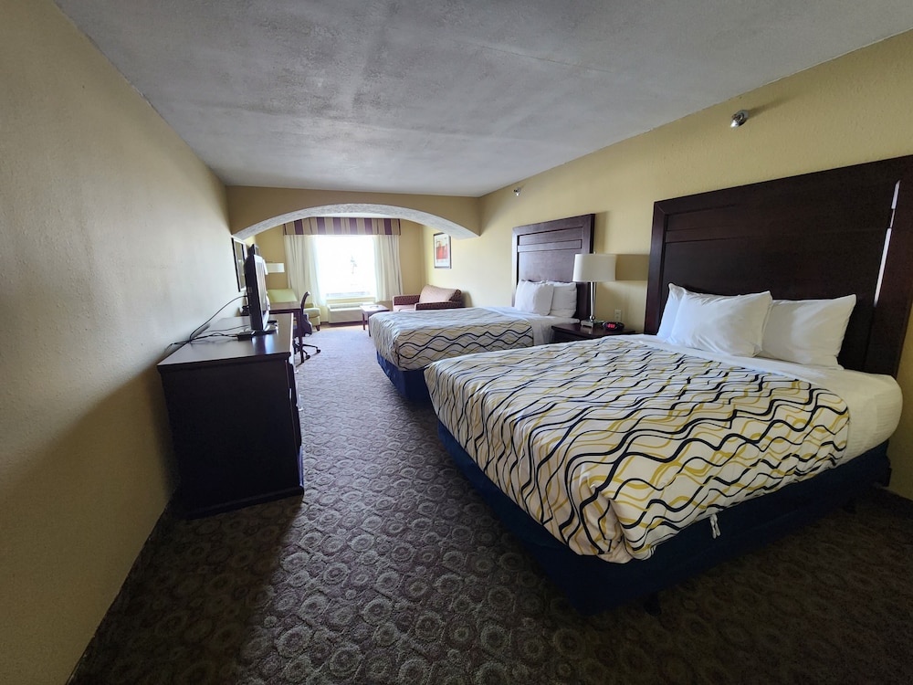 Double Queen Room - Photo 4