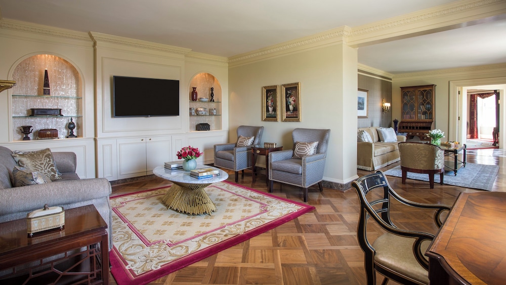 Suite, 1 King Bed (Thomas Jefferson, Wash Monmt View)