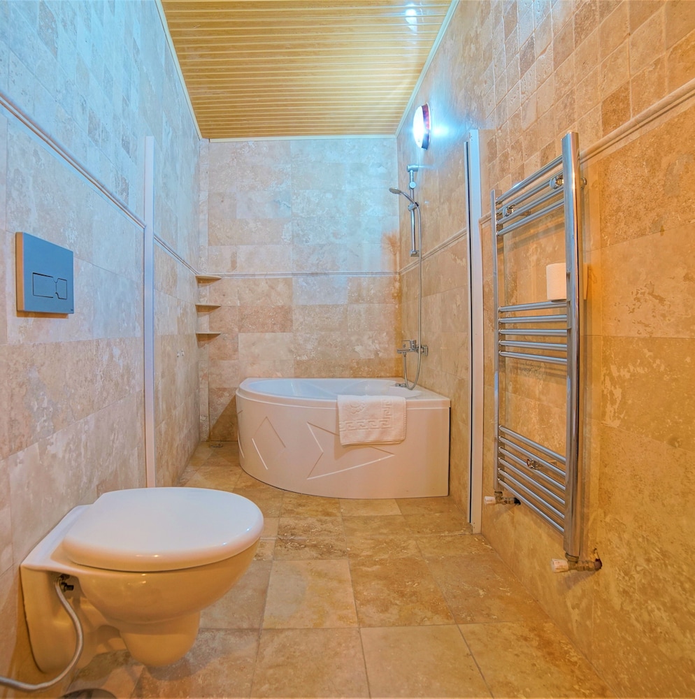 Deluxe Quadruple Room, Jetted Tub (Wooden) - Photo 9