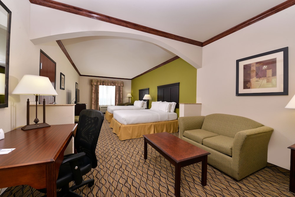 Suite, Multiple Beds - Photo 3