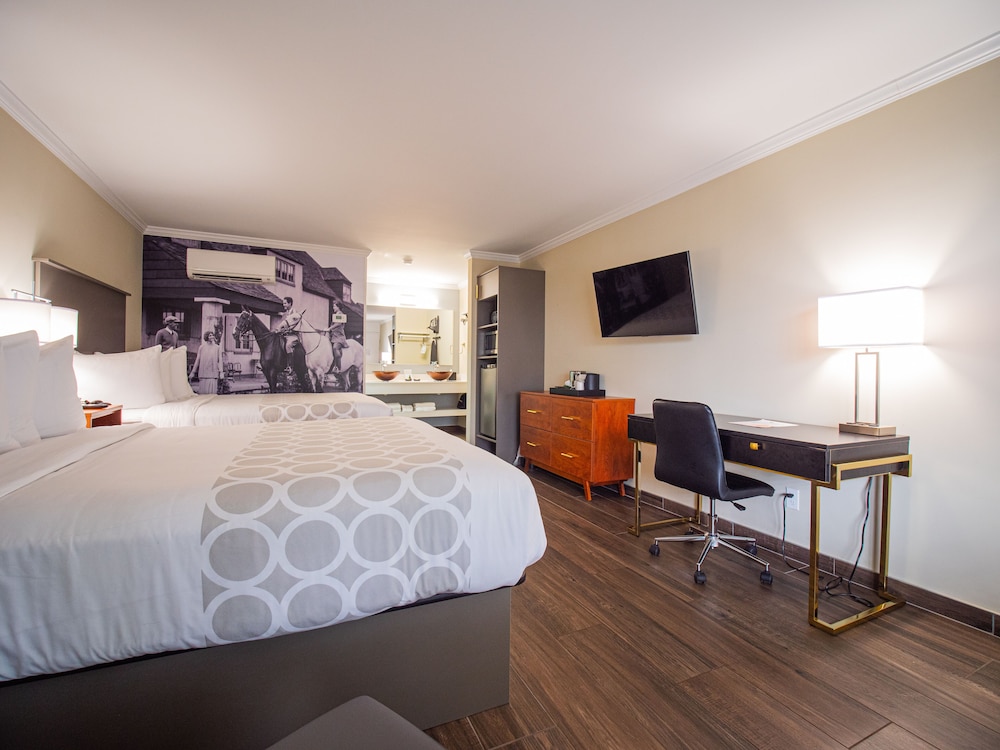 Standard Room, 2 Queen Beds - Photo 4