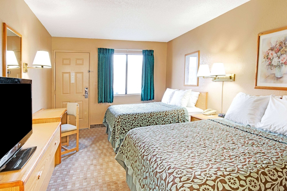 Deluxe Room, 2 Queen Beds, Non Smoking, Microwave - Photo 1
