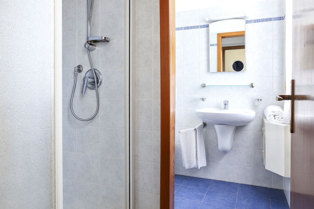 Double or Twin Room photo 3