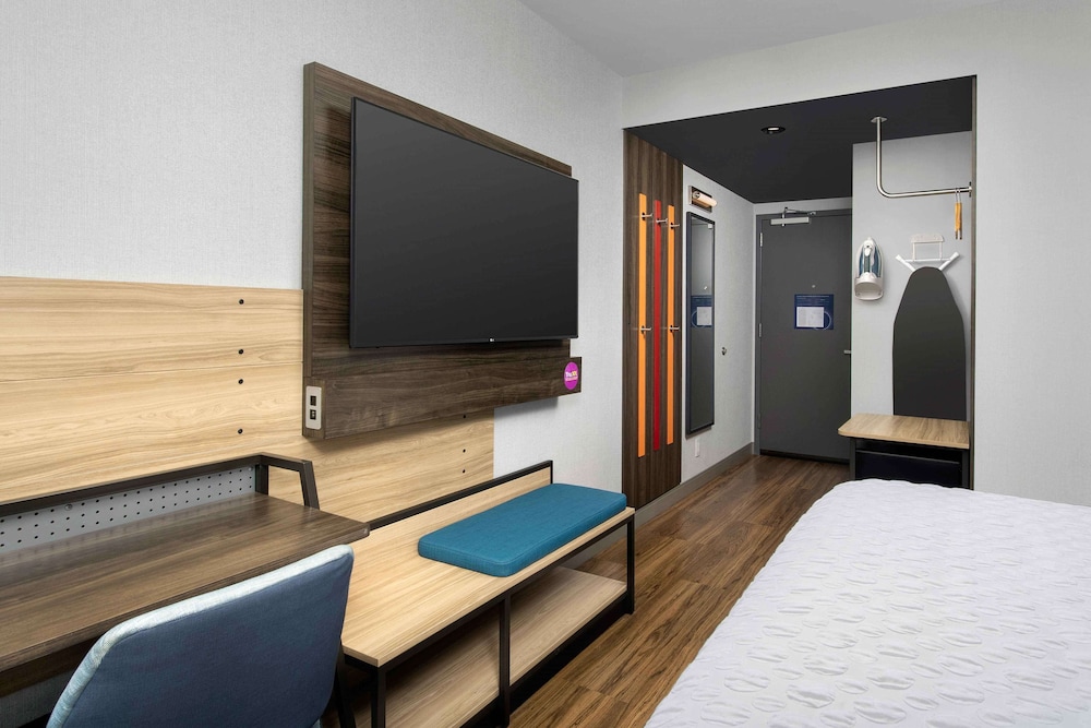 Room, 1 King Bed, Accessible, Bathtub