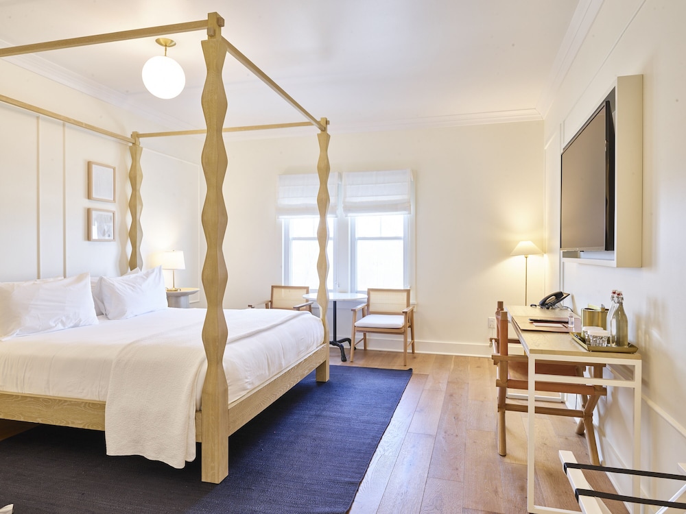 Room, 1 King Bed (Town)