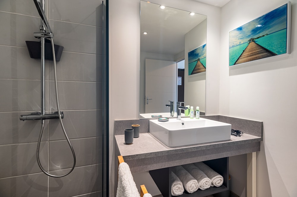 Standard Studio, 1 Queen Bed, Sea View - Photo 3
