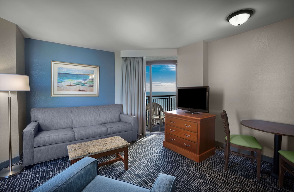 Suite, 1 Queen Bed, Kitchen, Partial Ocean View (Living Room) - Photo 3