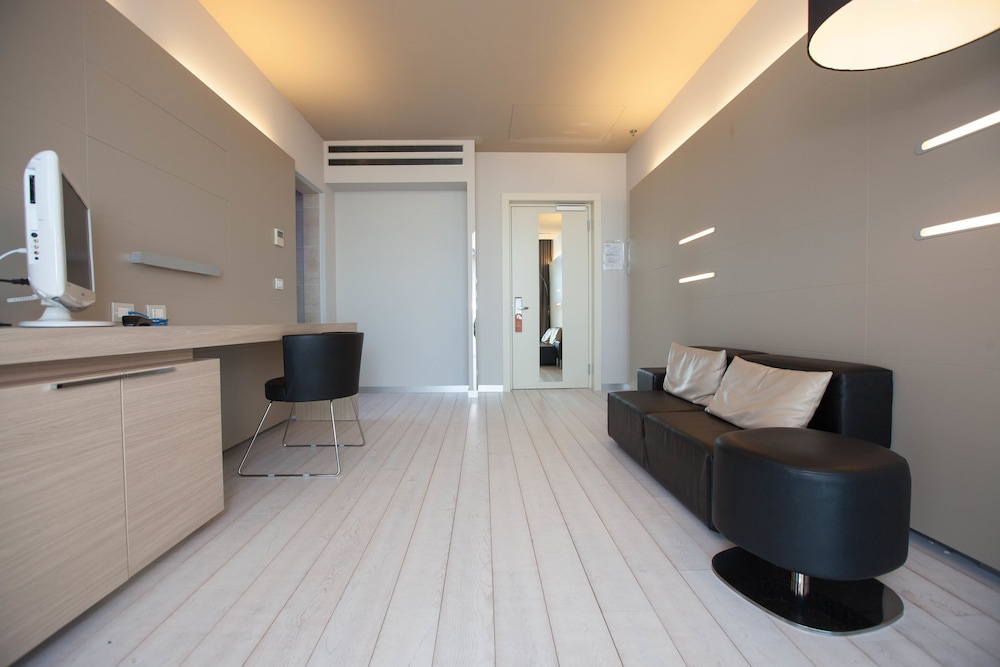 Family Suite, Multiple Beds, Non Smoking - Photo 4
