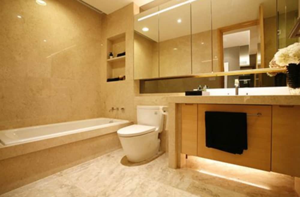 Business Suite, 2 Twin Beds photo 2