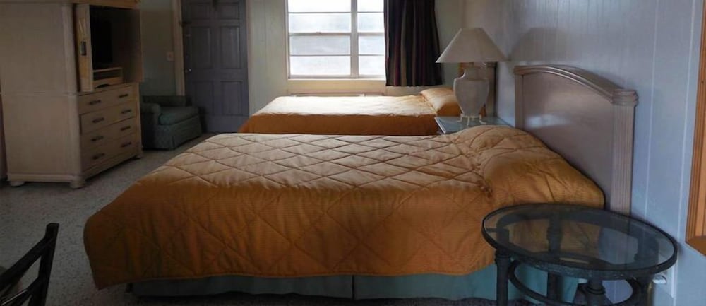 Room, 2 Double Beds, Kitchenette photo 1