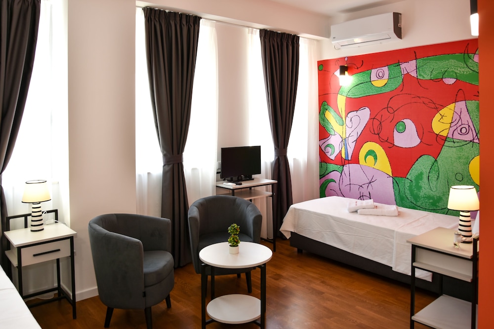 Classic Double or Twin Room - Photo 10