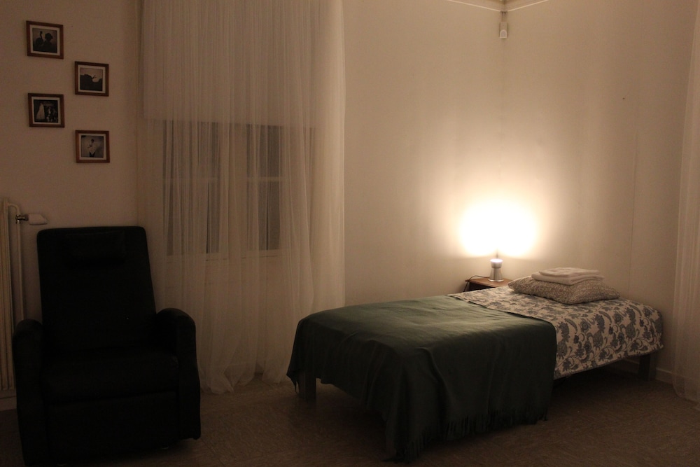 Traditional Apartment photo 3