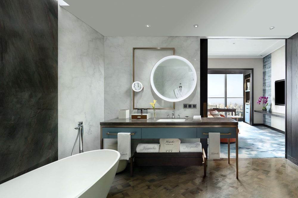 Executive Room, 1 King Bed, City View