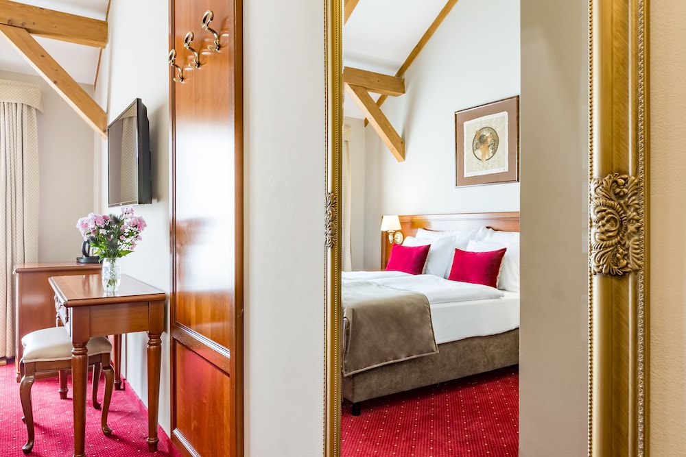 Attic Double Room with Patio