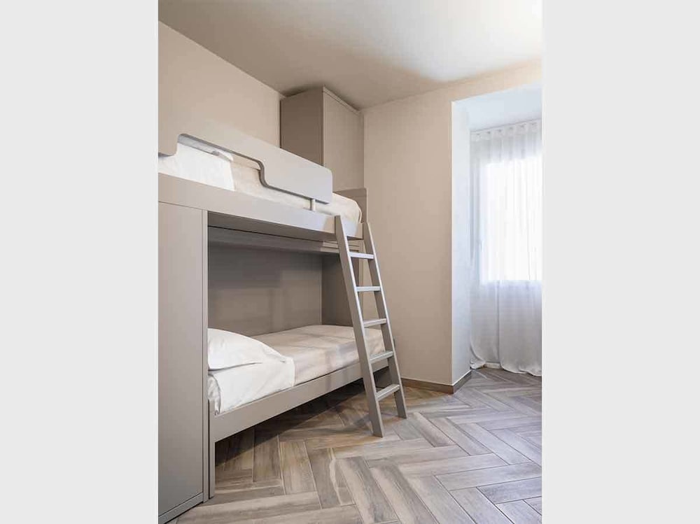 Superior Apartment, 2 Bedrooms, Accessible, Lake View photo 1