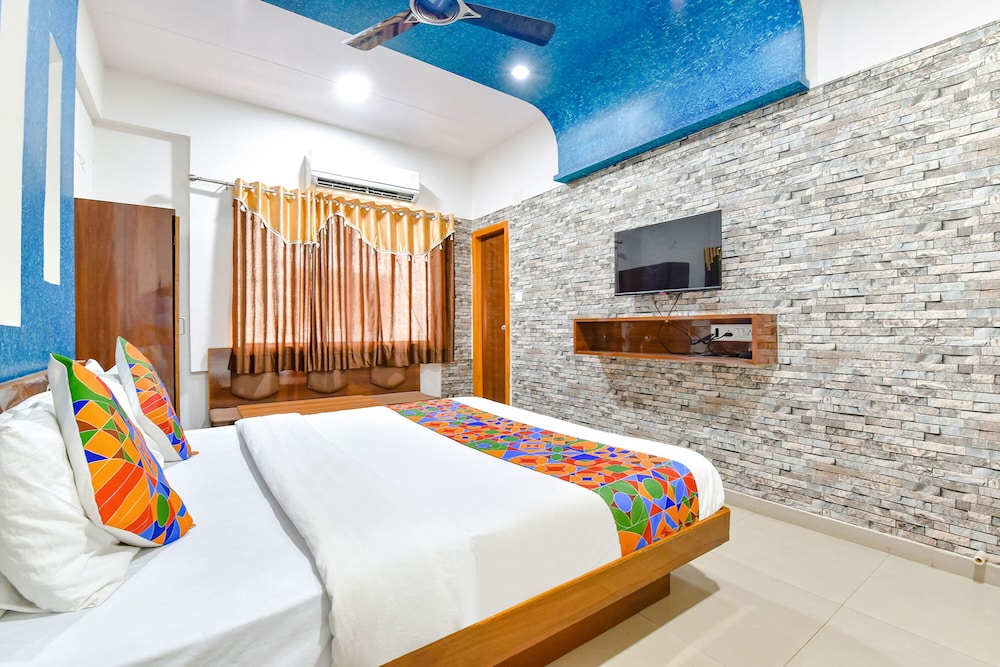 Deluxe Room - Photo 3