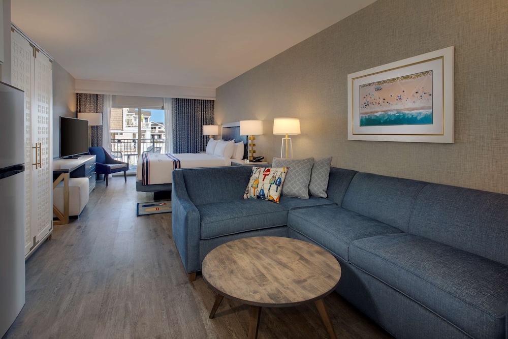 Coastal King JR Suite with Kitchen Hearing Accessible - Photo 1