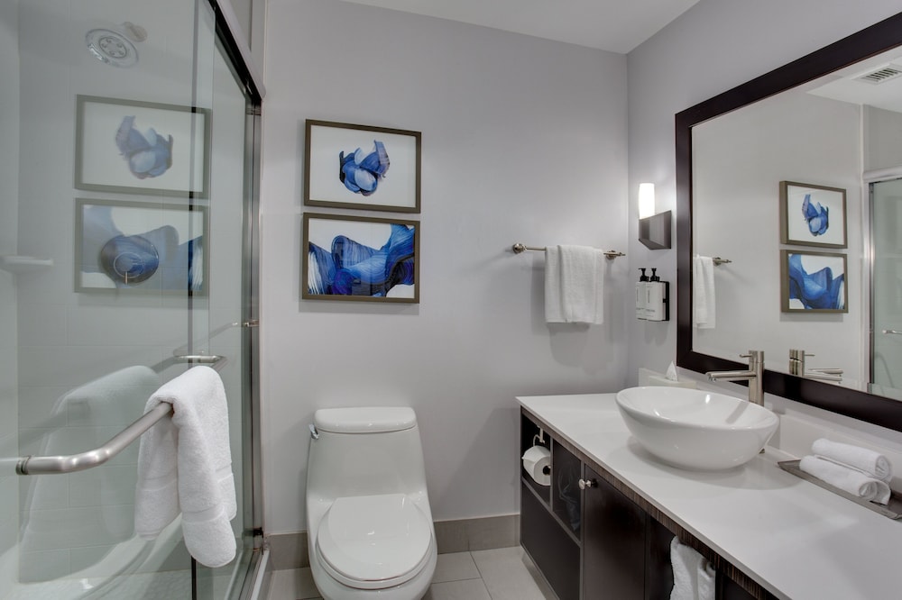 Standard Room, Multiple Beds - Photo 1