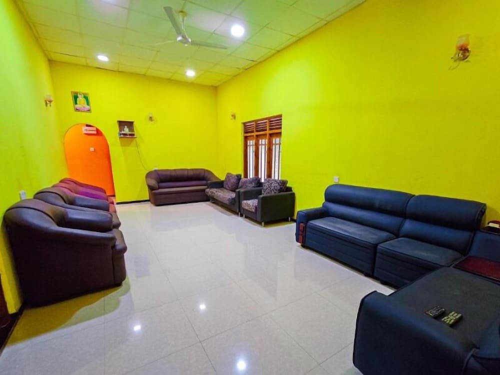 Deluxe Triple Room, 2 Queen Beds photo 3