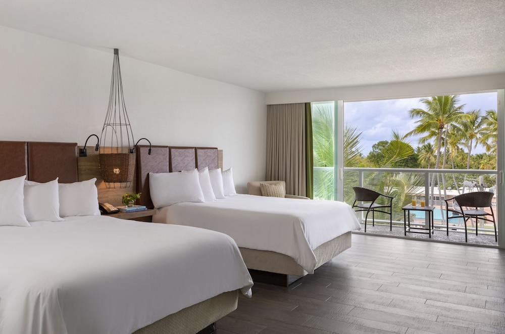 Alligator Reef Partial Ocean View 2 Queens
