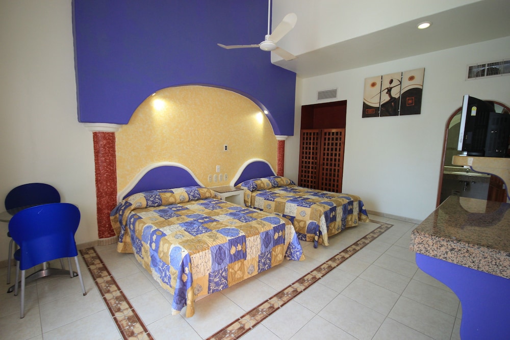 Standard Room, 2 Double Beds photo 2
